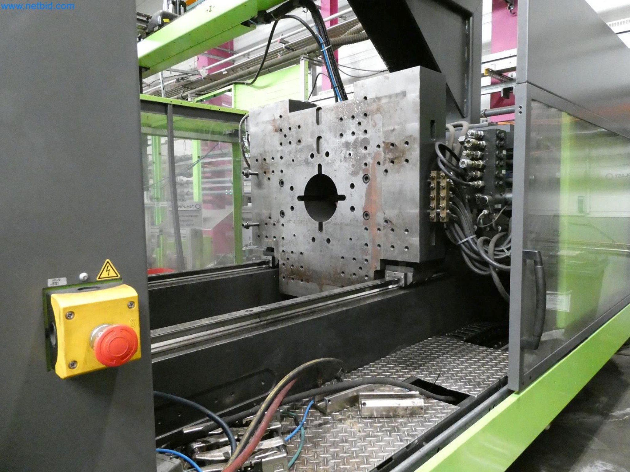 Engel Spritzgießmaschinen und Maschinen aus der Kunststoffindustrie-5