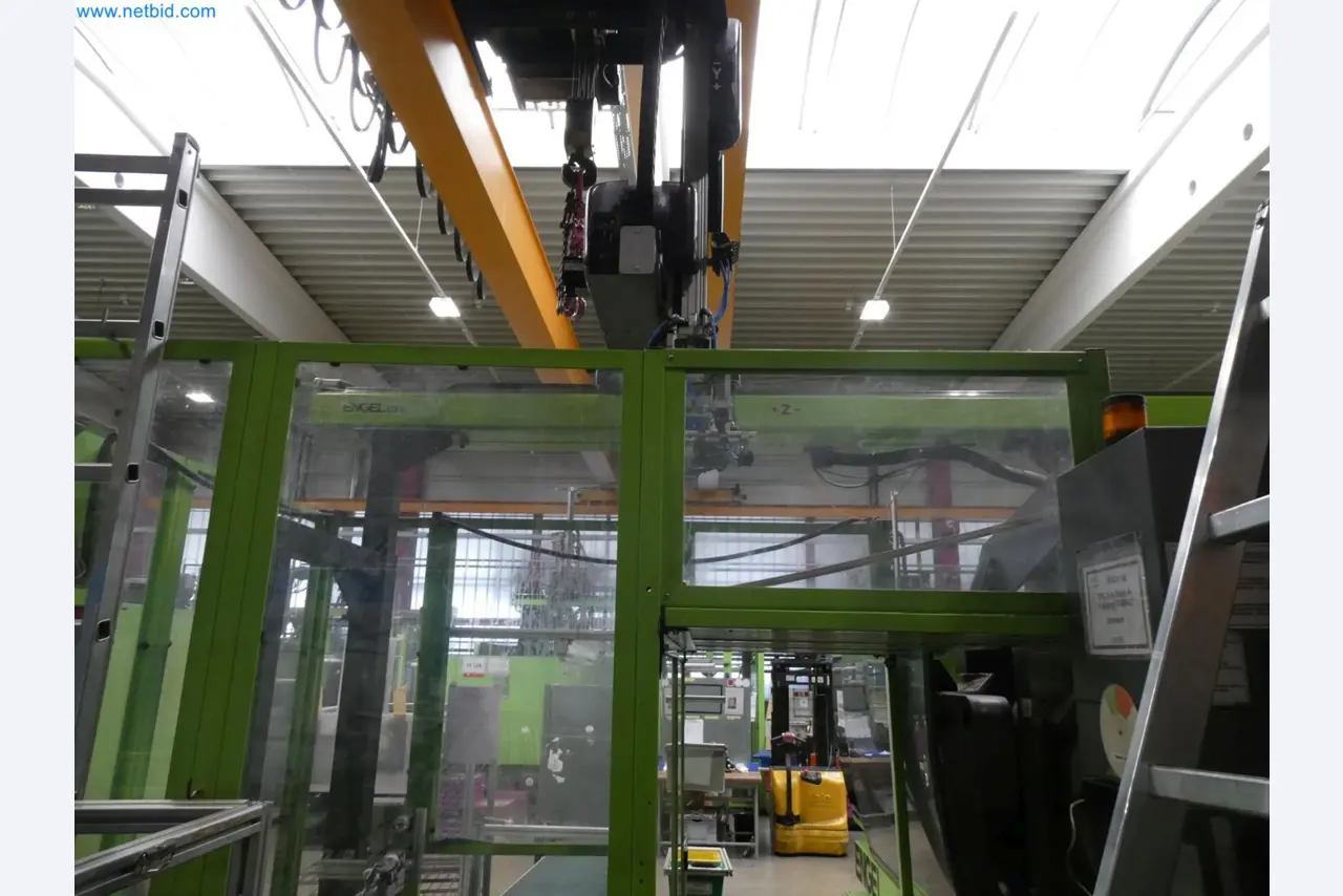 Engel Spritzgießmaschinen und Maschinen aus der Kunststoffindustrie-11