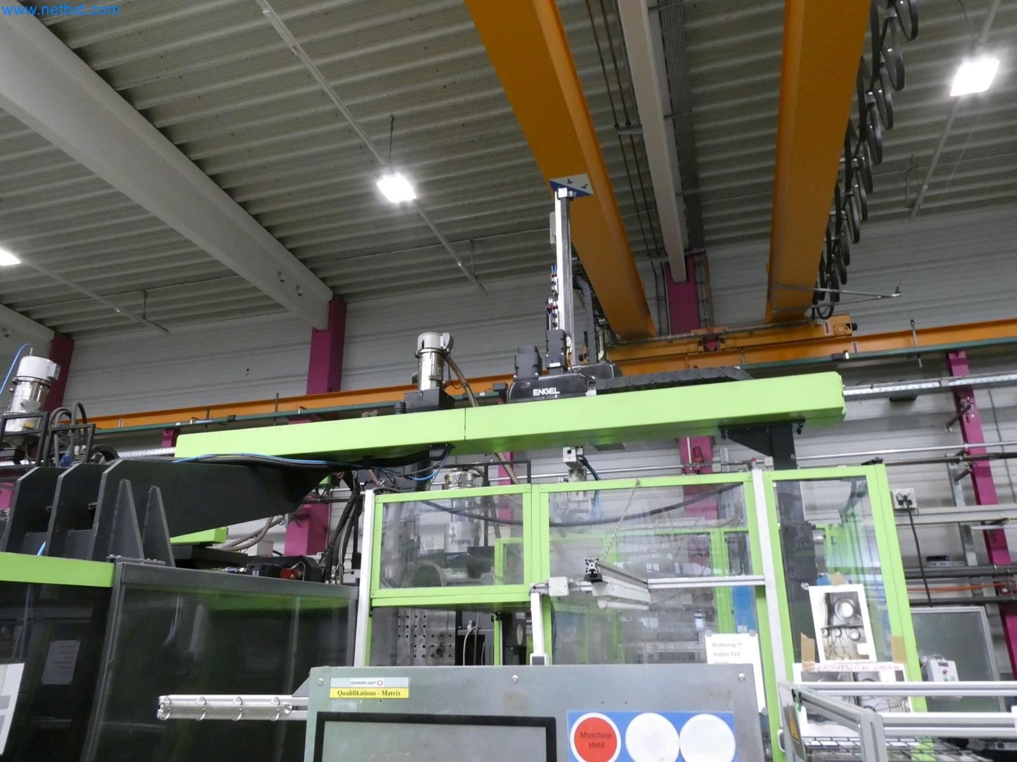 Engel Spritzgießmaschinen und Maschinen aus der Kunststoffindustrie-15