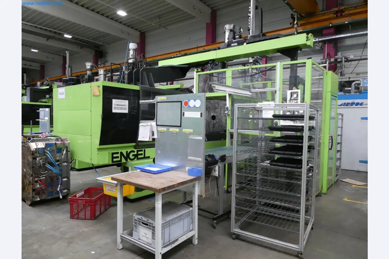 Engel Spritzgießmaschinen und Maschinen aus der Kunststoffindustrie-1