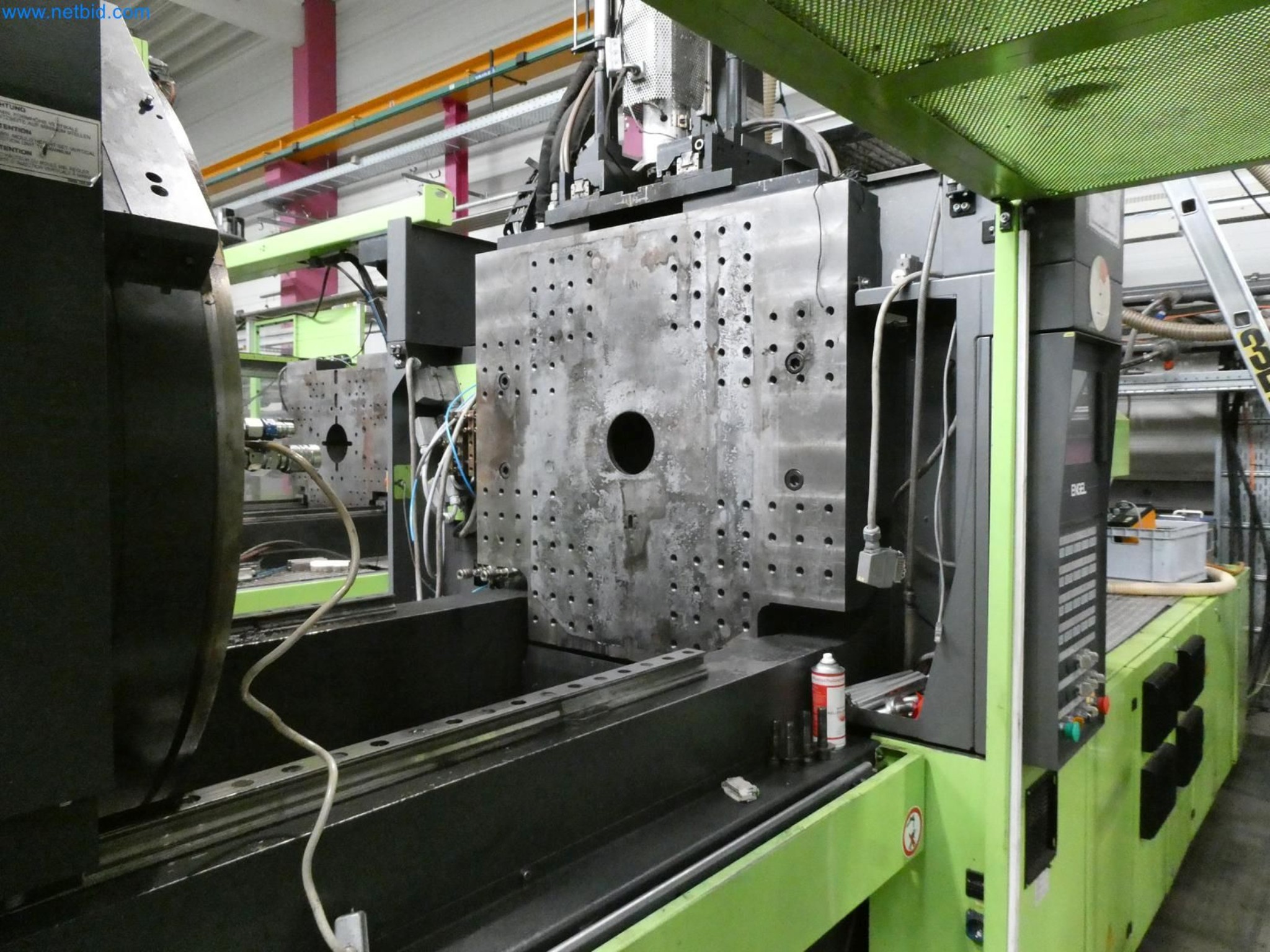 Engel Spritzgießmaschinen und Maschinen aus der Kunststoffindustrie-3