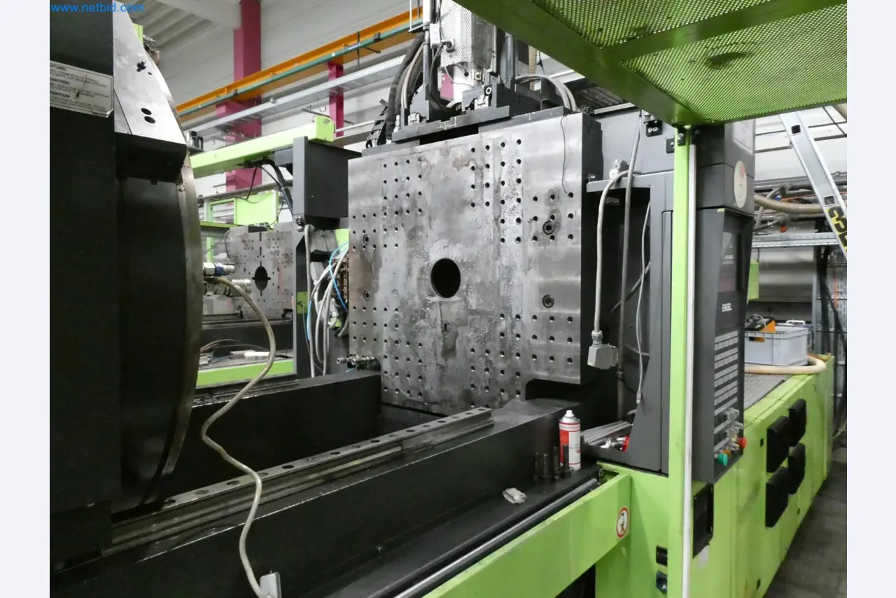 Engel Spritzgießmaschinen und Maschinen aus der Kunststoffindustrie-3