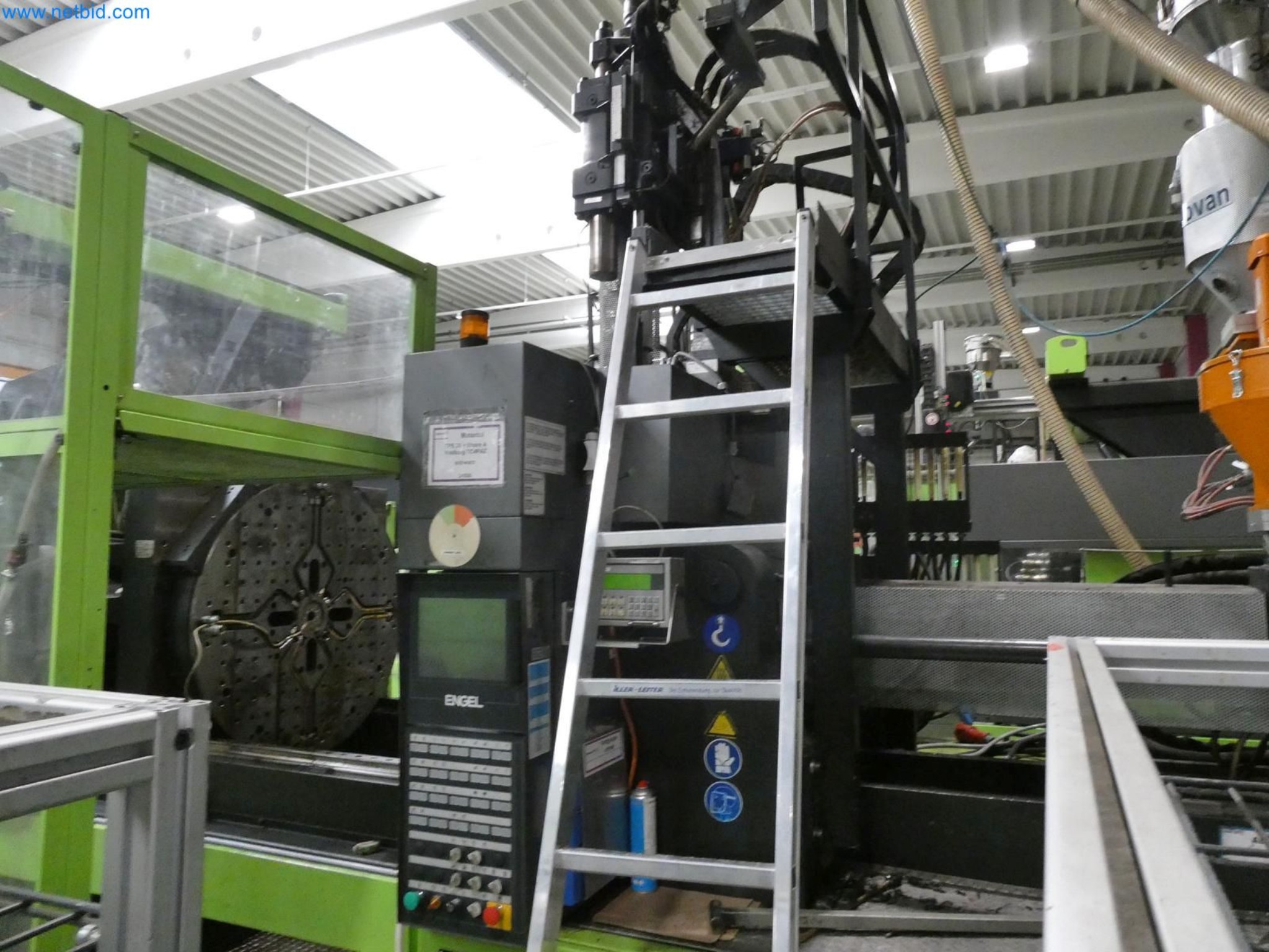 Engel Spritzgießmaschinen und Maschinen aus der Kunststoffindustrie-6