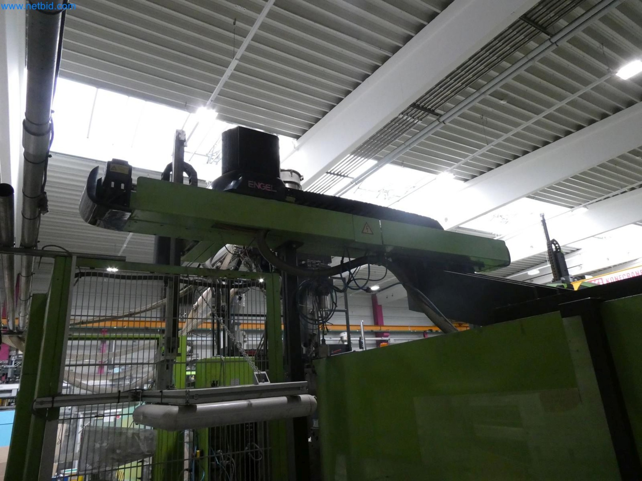 Engel Spritzgießmaschinen und Maschinen aus der Kunststoffindustrie-10