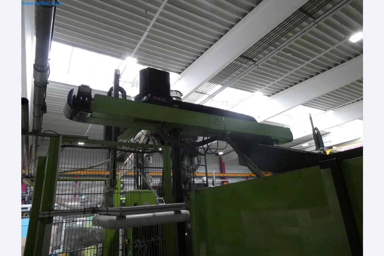 Engel Spritzgießmaschinen und Maschinen aus der Kunststoffindustrie-10