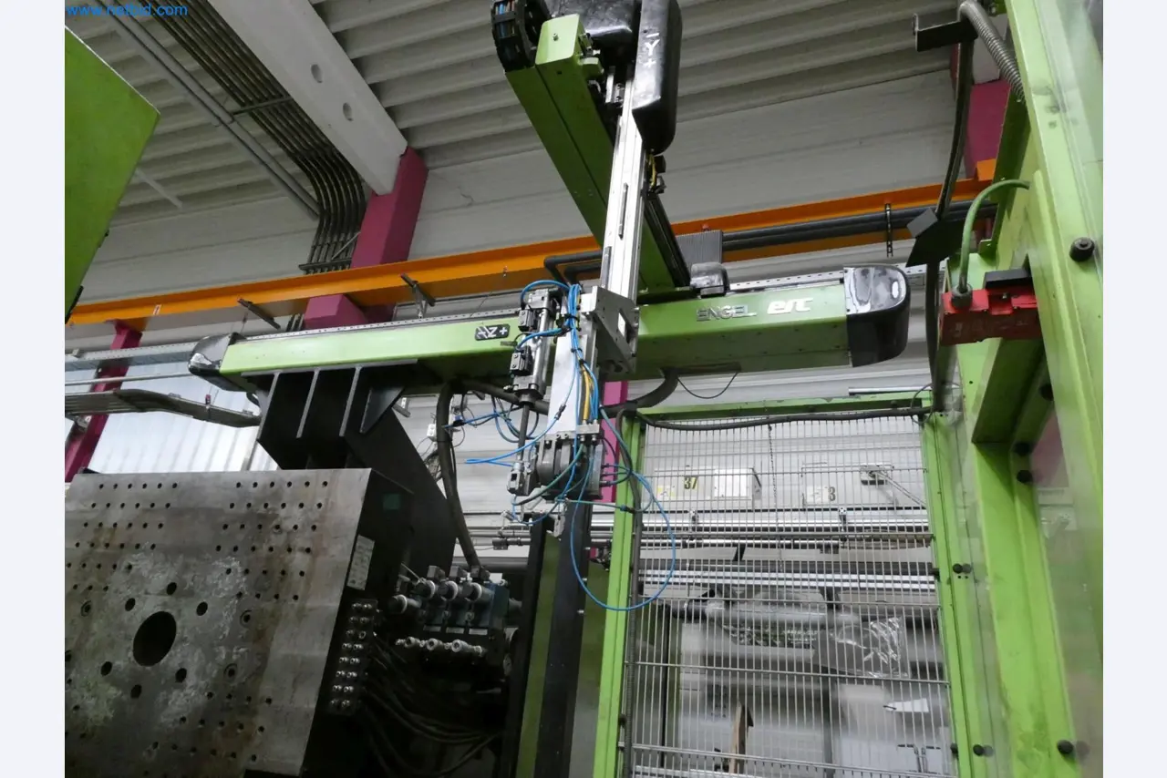 Engel Spritzgießmaschinen und Maschinen aus der Kunststoffindustrie-11