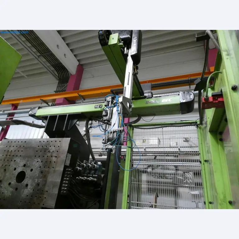 Engel Spritzgießmaschinen und Maschinen aus der Kunststoffindustrie-11