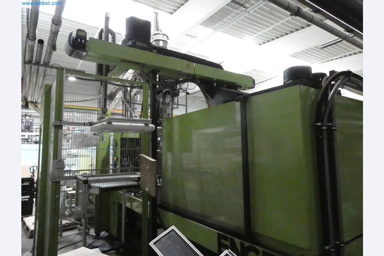 Engel Spritzgießmaschinen und Maschinen aus der Kunststoffindustrie-7