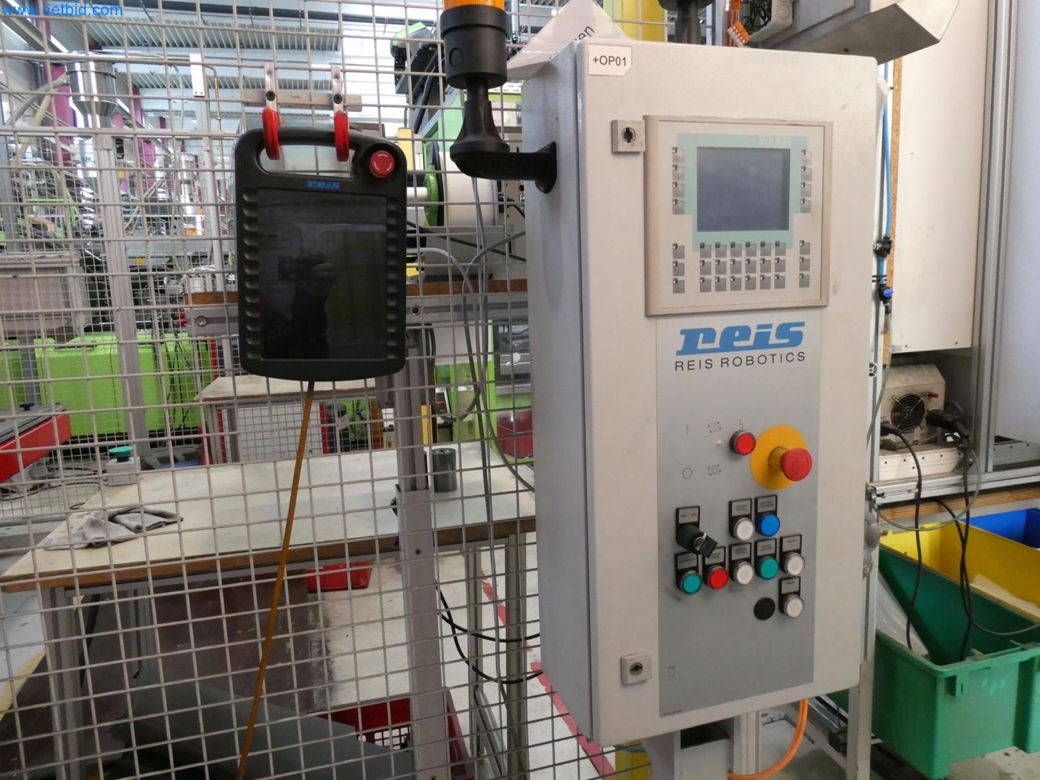 Engel Spritzgießmaschinen und Maschinen aus der Kunststoffindustrie-2