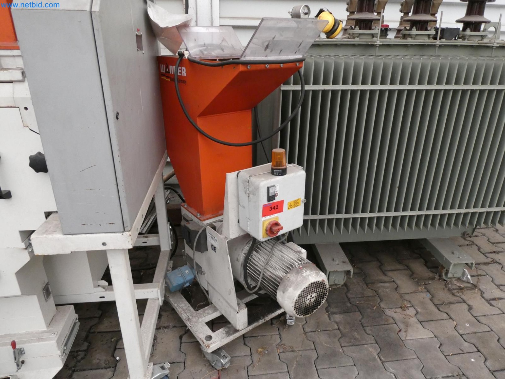 Engel Spritzgießmaschinen und Maschinen aus der Kunststoffindustrie-1