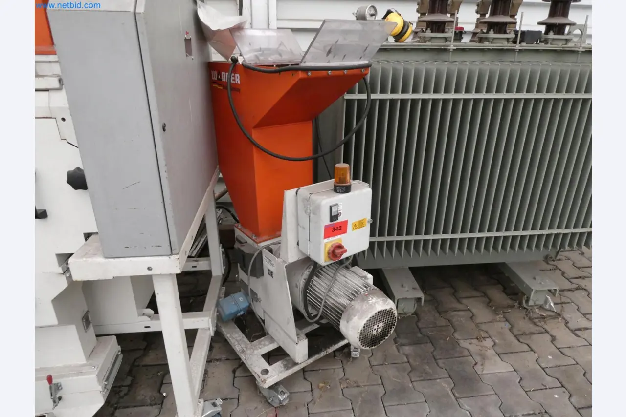 Engel Spritzgießmaschinen und Maschinen aus der Kunststoffindustrie-1