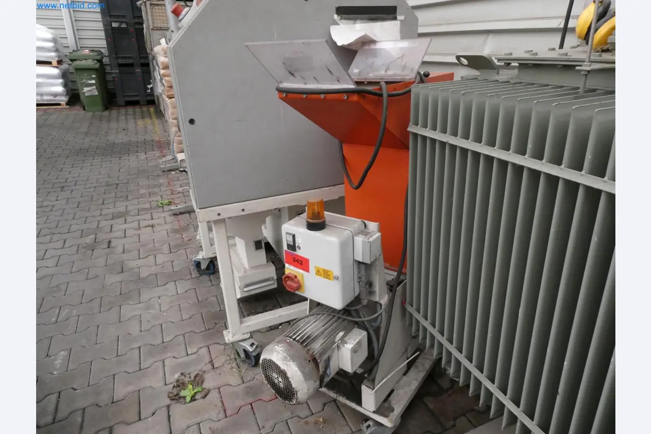 Engel Spritzgießmaschinen und Maschinen aus der Kunststoffindustrie-3