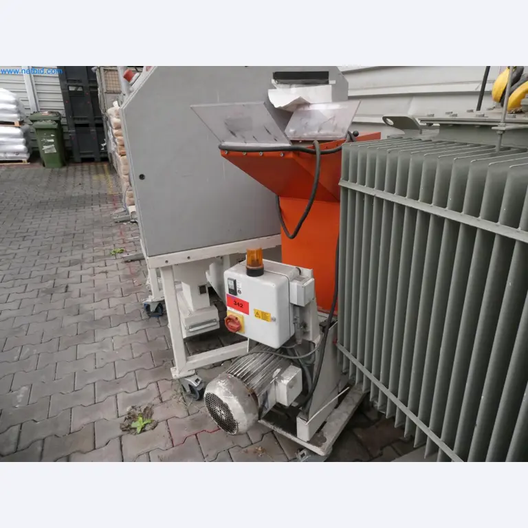 Engel Spritzgießmaschinen und Maschinen aus der Kunststoffindustrie-3