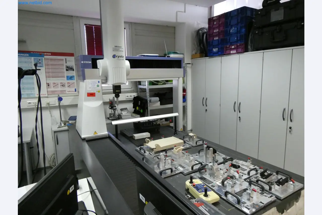 Engel Spritzgießmaschinen und Maschinen aus der Kunststoffindustrie-2