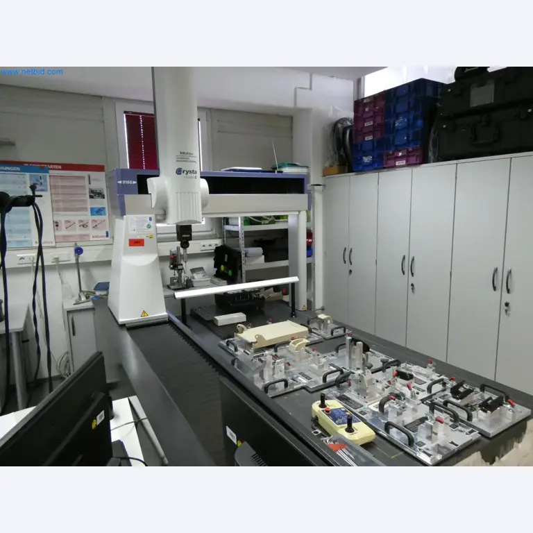 Engel Spritzgießmaschinen und Maschinen aus der Kunststoffindustrie-2