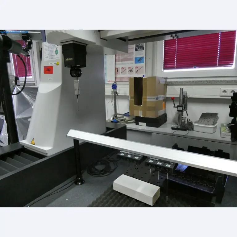 Engel Spritzgießmaschinen und Maschinen aus der Kunststoffindustrie-6