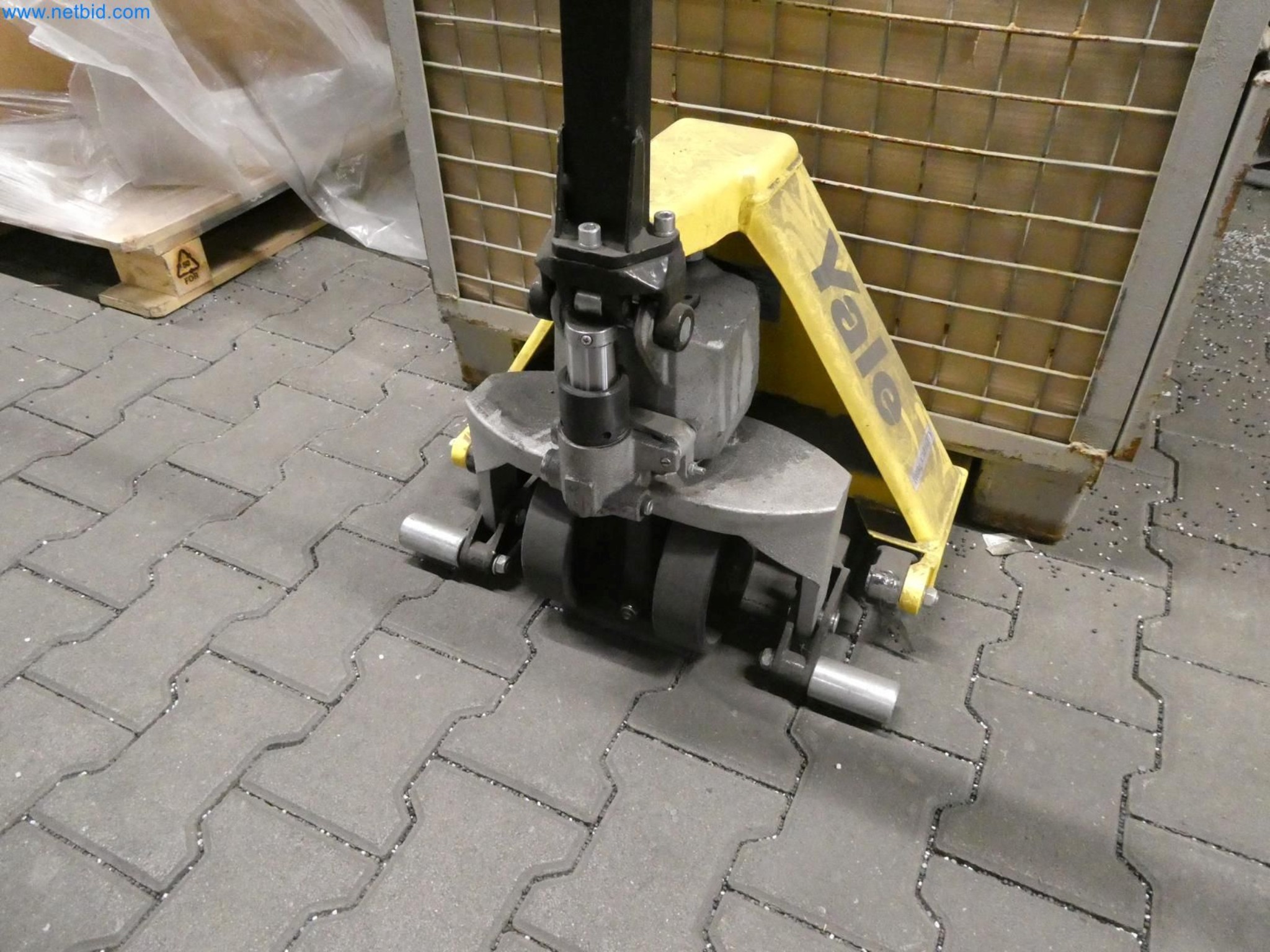 Engel Spritzgießmaschinen und Maschinen aus der Kunststoffindustrie-13