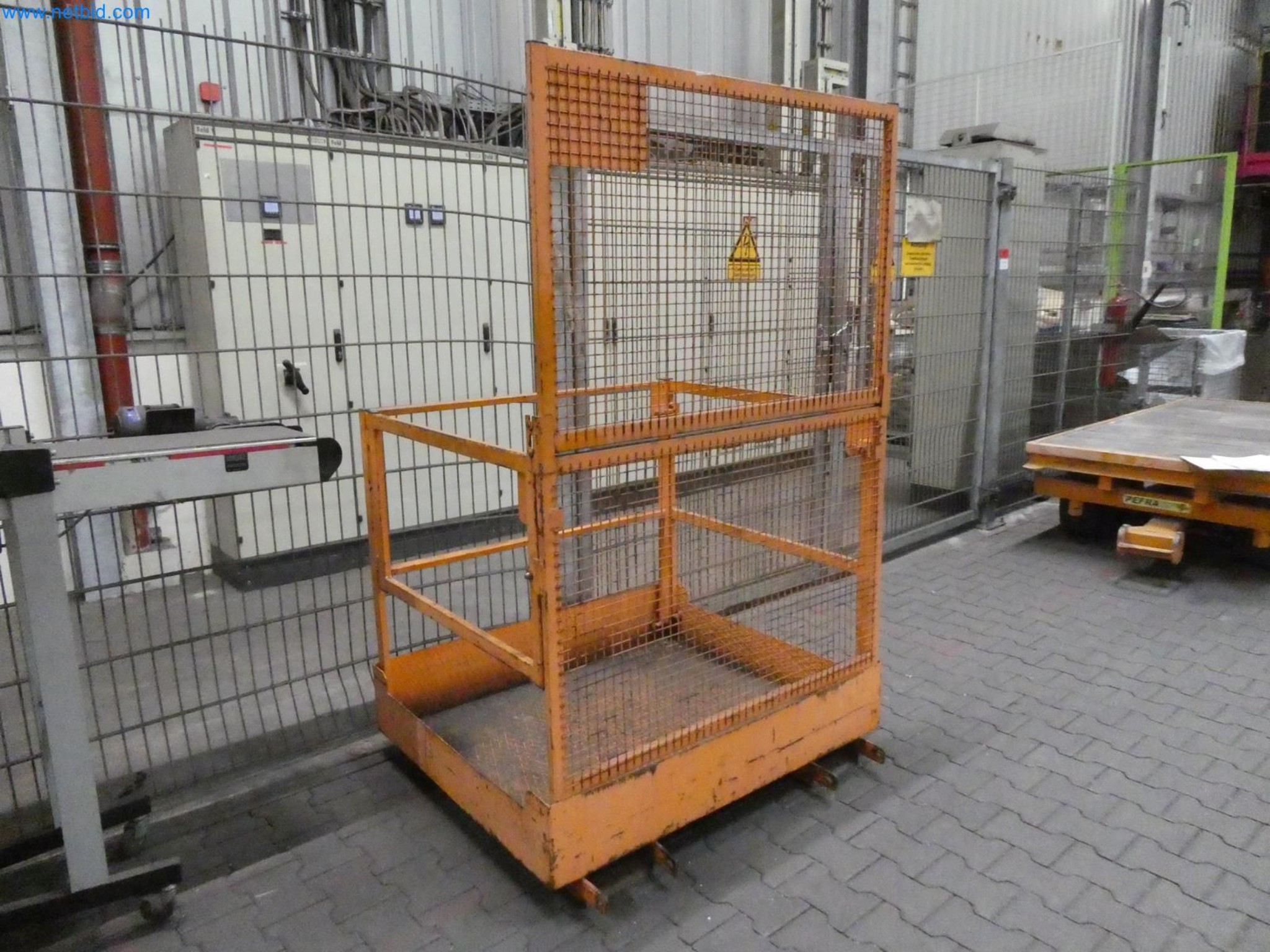 Engel Spritzgießmaschinen und Maschinen aus der Kunststoffindustrie-42