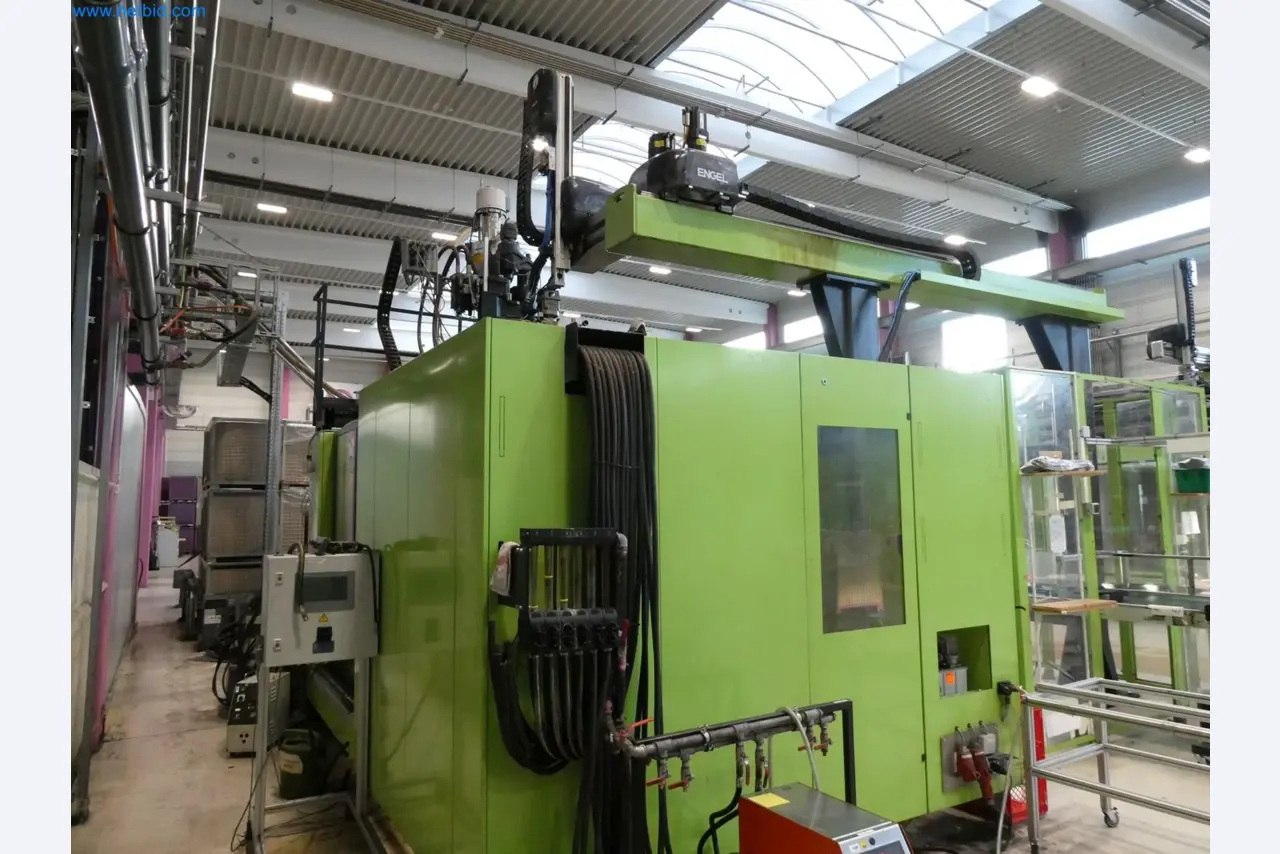 Engel Spritzgießmaschinen und Maschinen aus der Kunststoffindustrie-12