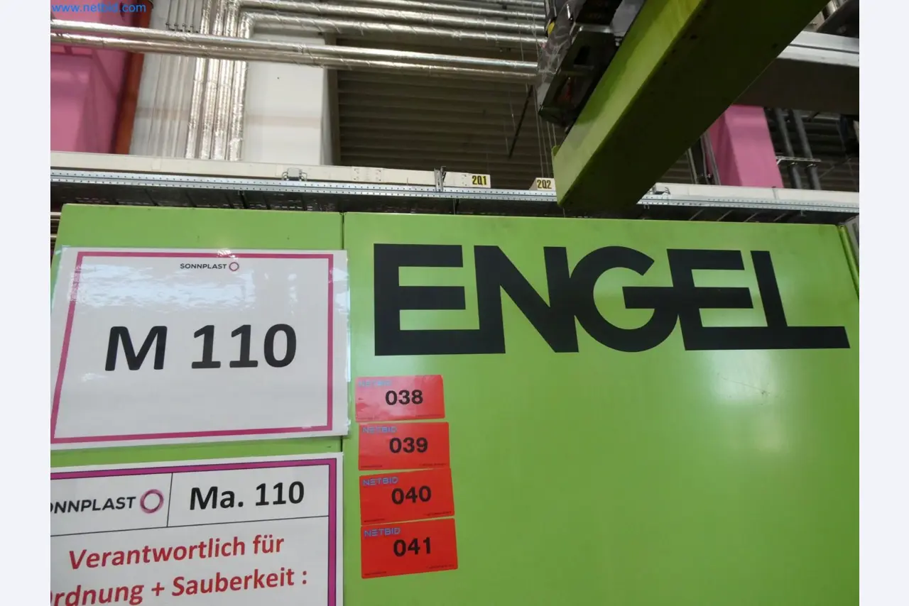 Engel Spritzgießmaschinen und Maschinen aus der Kunststoffindustrie-15
