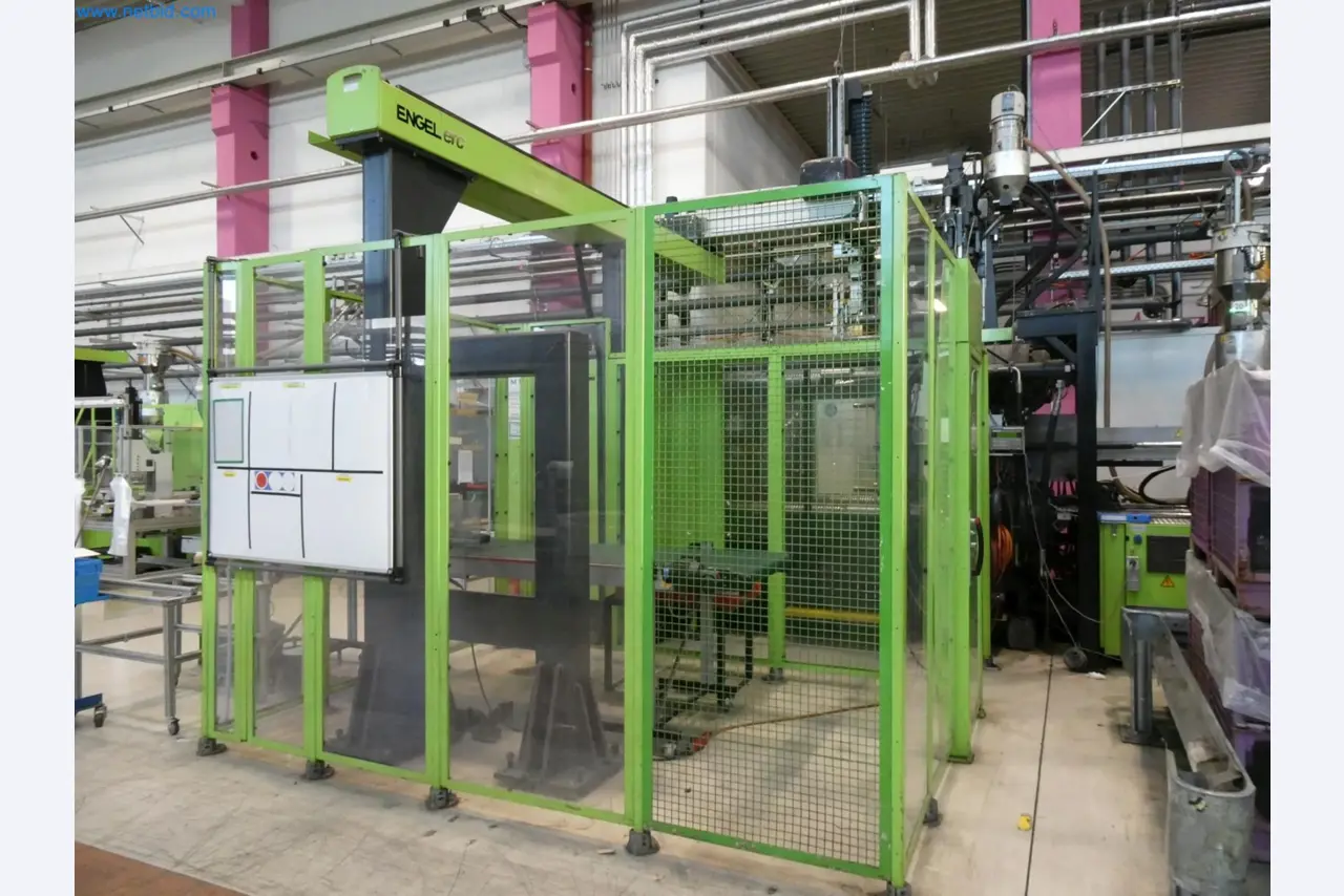 Engel Spritzgießmaschinen und Maschinen aus der Kunststoffindustrie-2
