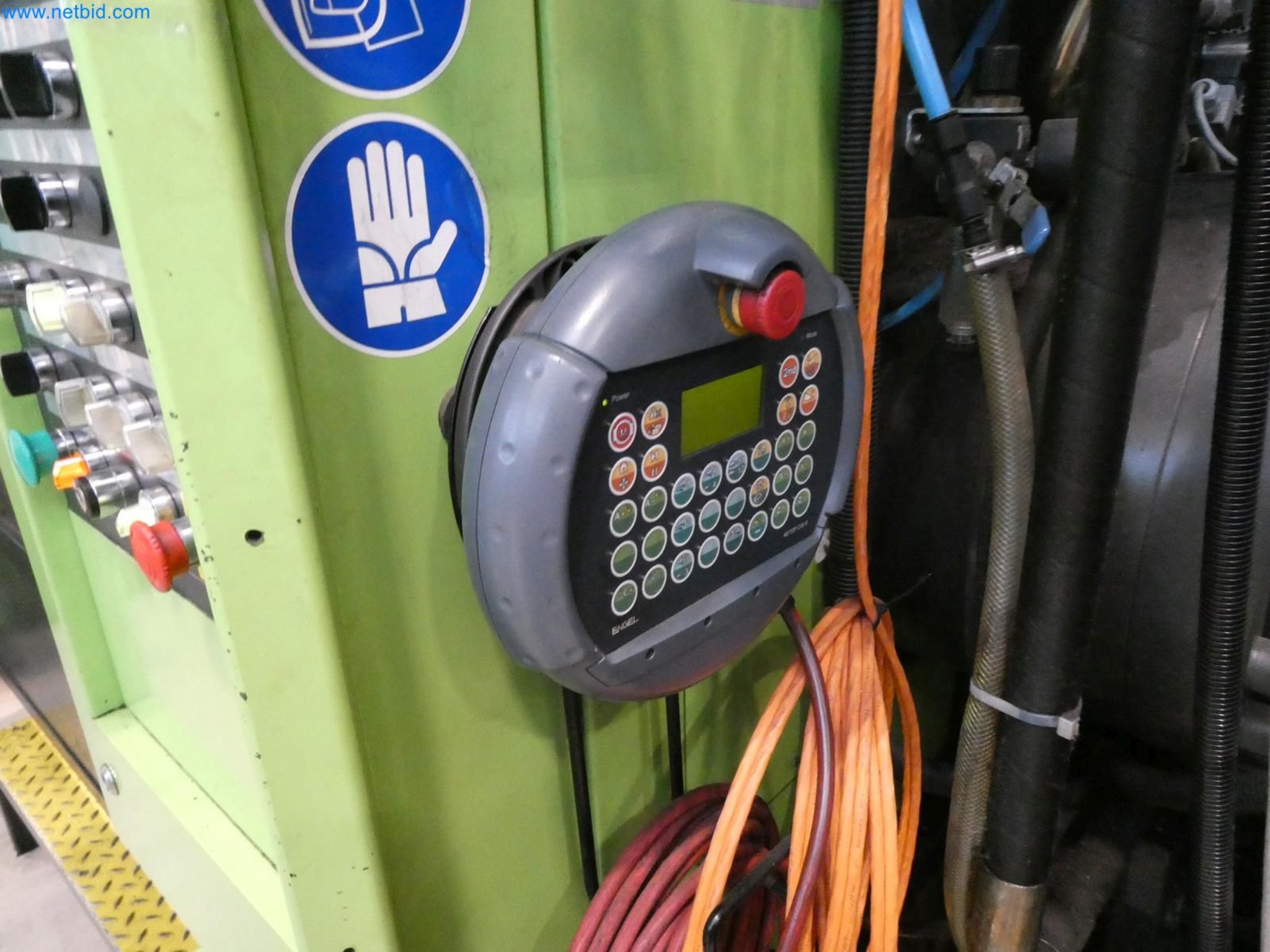 Engel Spritzgießmaschinen und Maschinen aus der Kunststoffindustrie-3