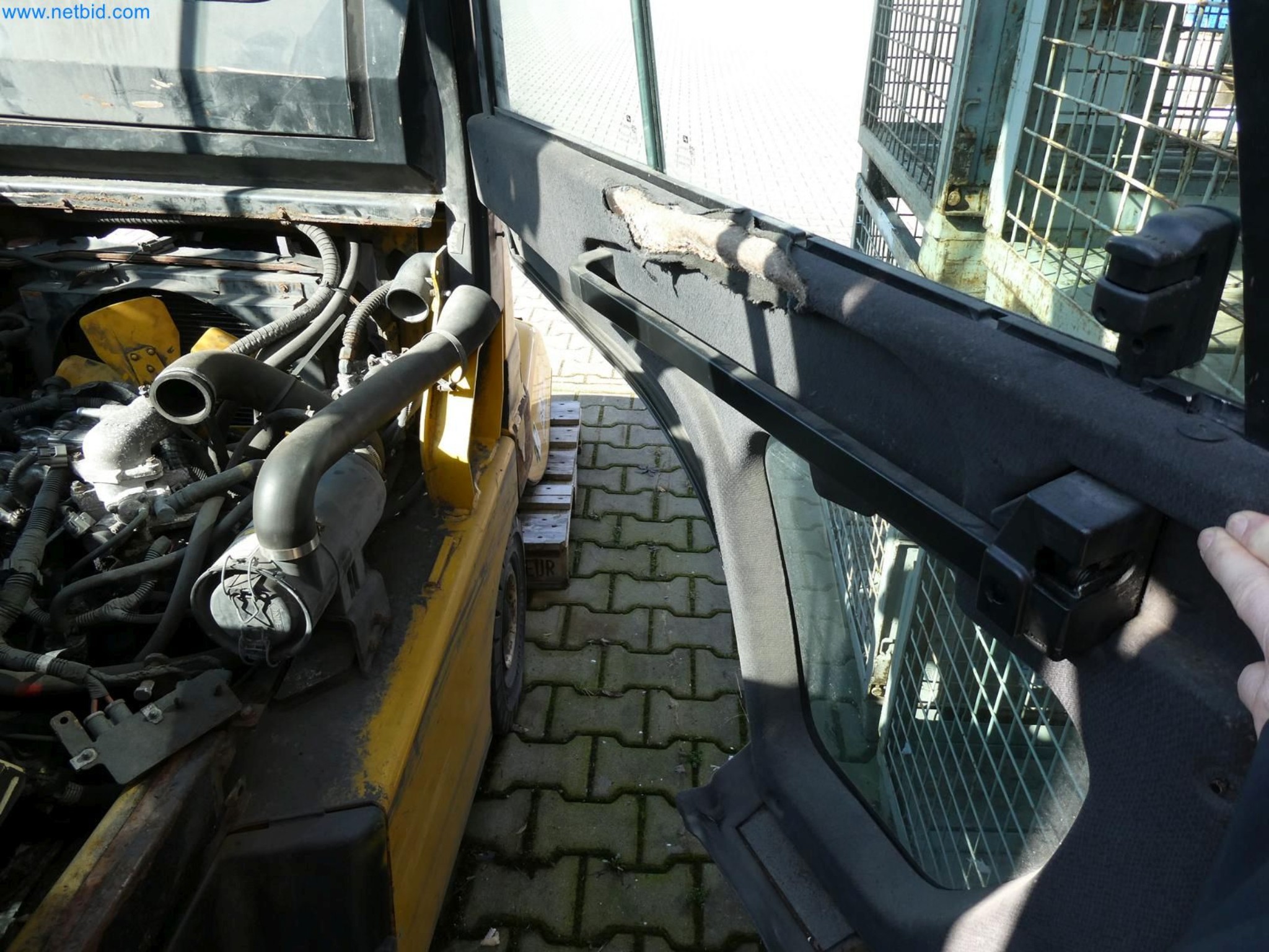 Engel Spritzgießmaschinen und Maschinen aus der Kunststoffindustrie-10