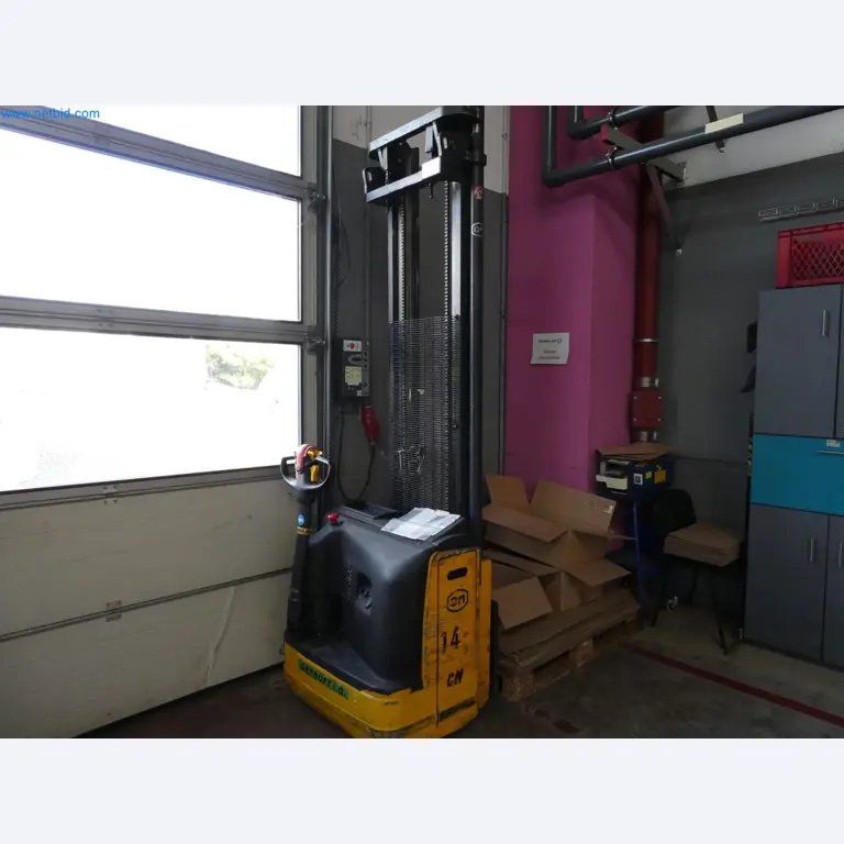 Engel Spritzgießmaschinen und Maschinen aus der Kunststoffindustrie-3