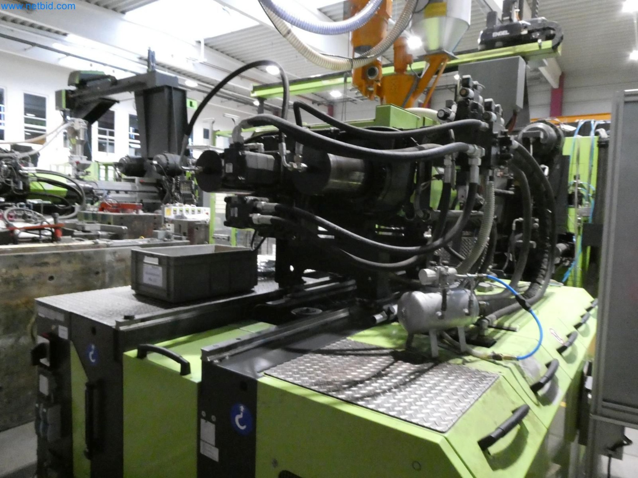 Engel Spritzgießmaschinen und Maschinen aus der Kunststoffindustrie-11