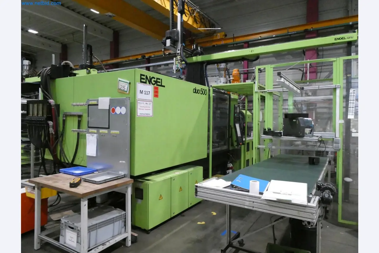 Engel Spritzgießmaschinen und Maschinen aus der Kunststoffindustrie-2