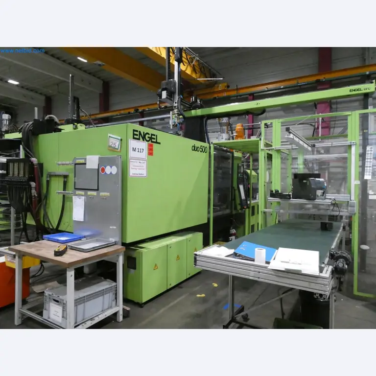 Engel Spritzgießmaschinen und Maschinen aus der Kunststoffindustrie-2