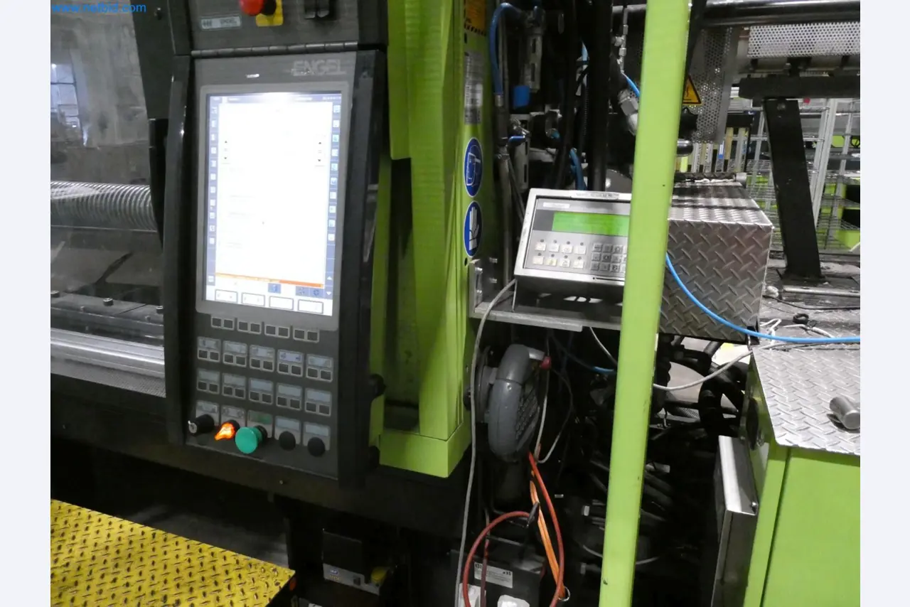 Engel Spritzgießmaschinen und Maschinen aus der Kunststoffindustrie-3