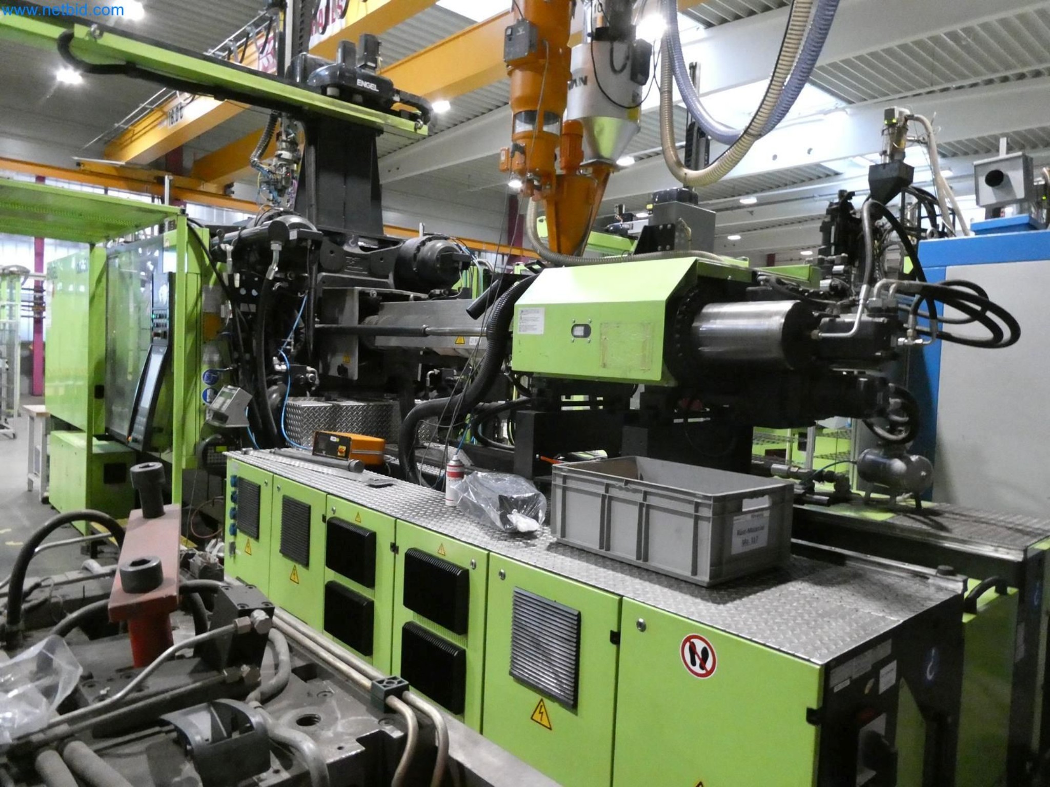 Engel Spritzgießmaschinen und Maschinen aus der Kunststoffindustrie-4