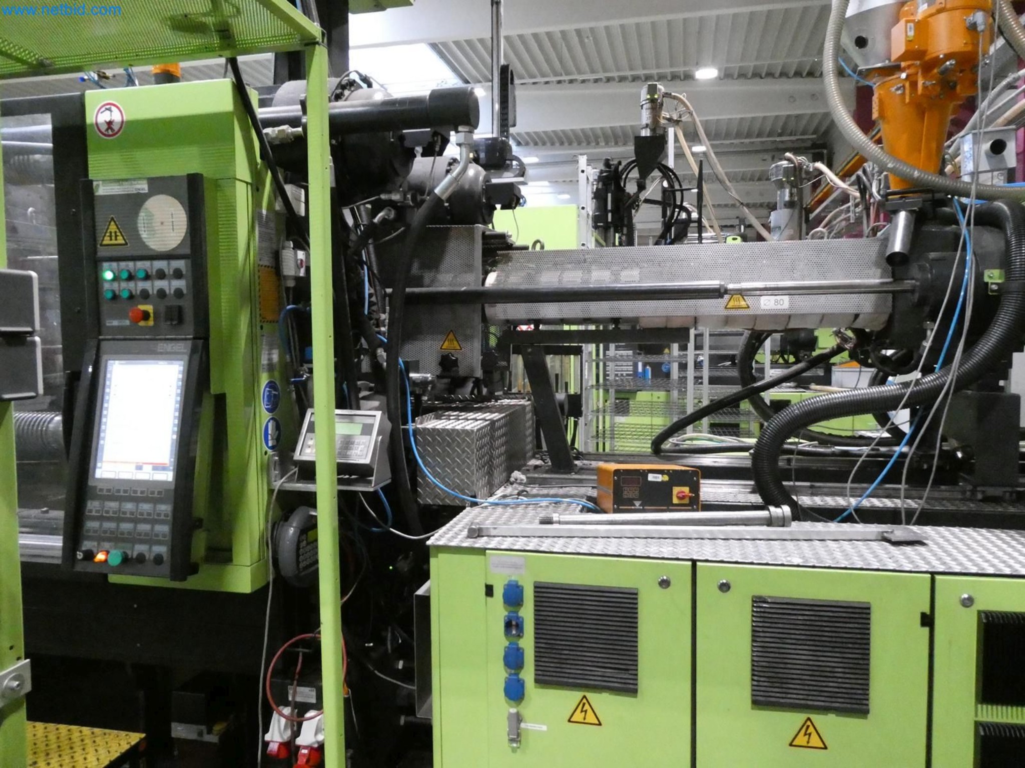 Engel Spritzgießmaschinen und Maschinen aus der Kunststoffindustrie-6