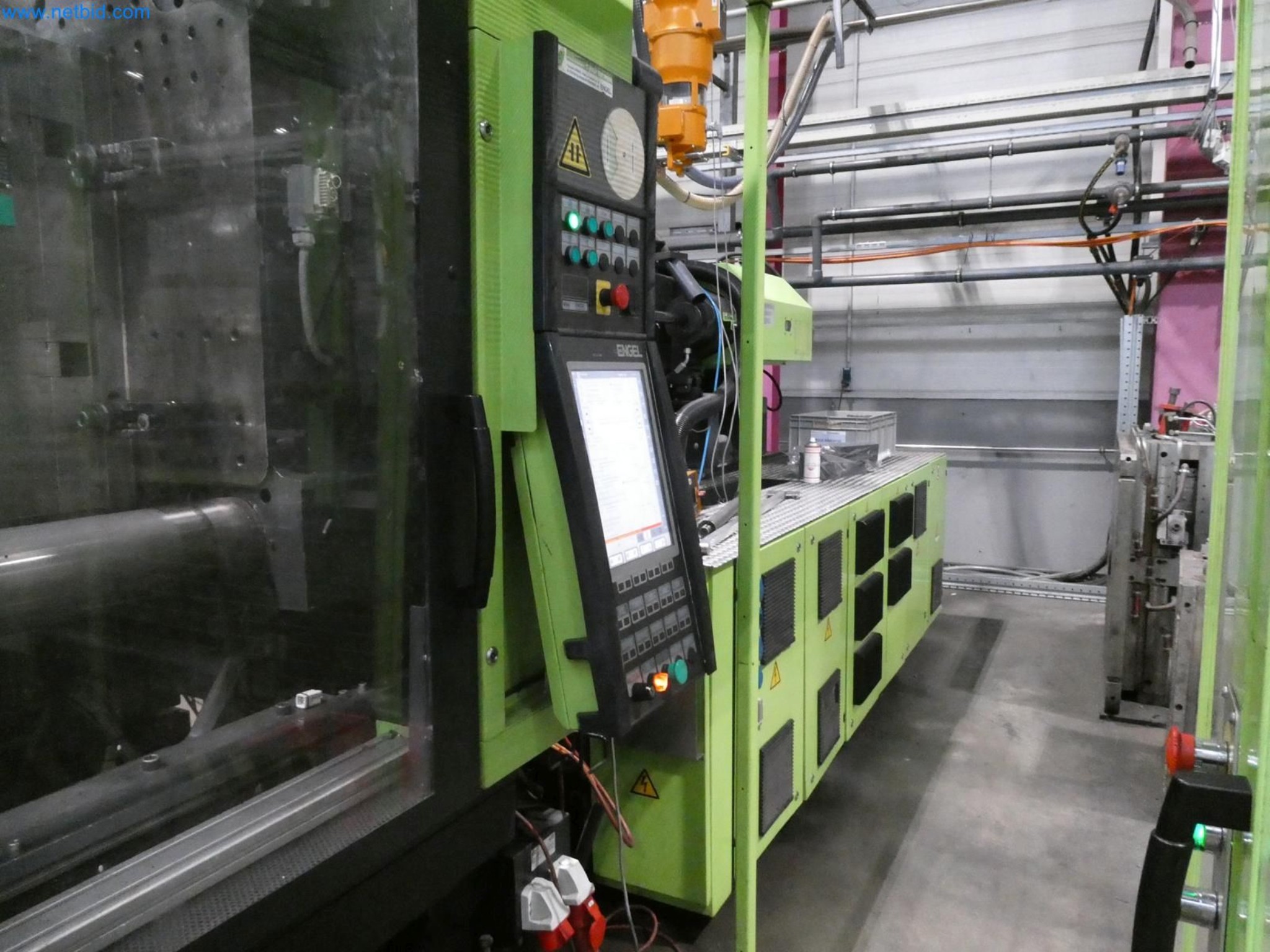 Engel Spritzgießmaschinen und Maschinen aus der Kunststoffindustrie-8