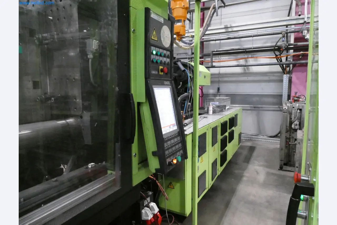 Engel Spritzgießmaschinen und Maschinen aus der Kunststoffindustrie-8