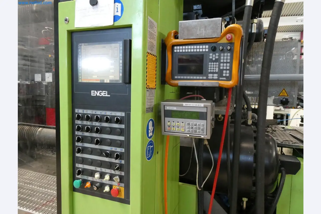Engel Spritzgießmaschinen und Maschinen aus der Kunststoffindustrie-13