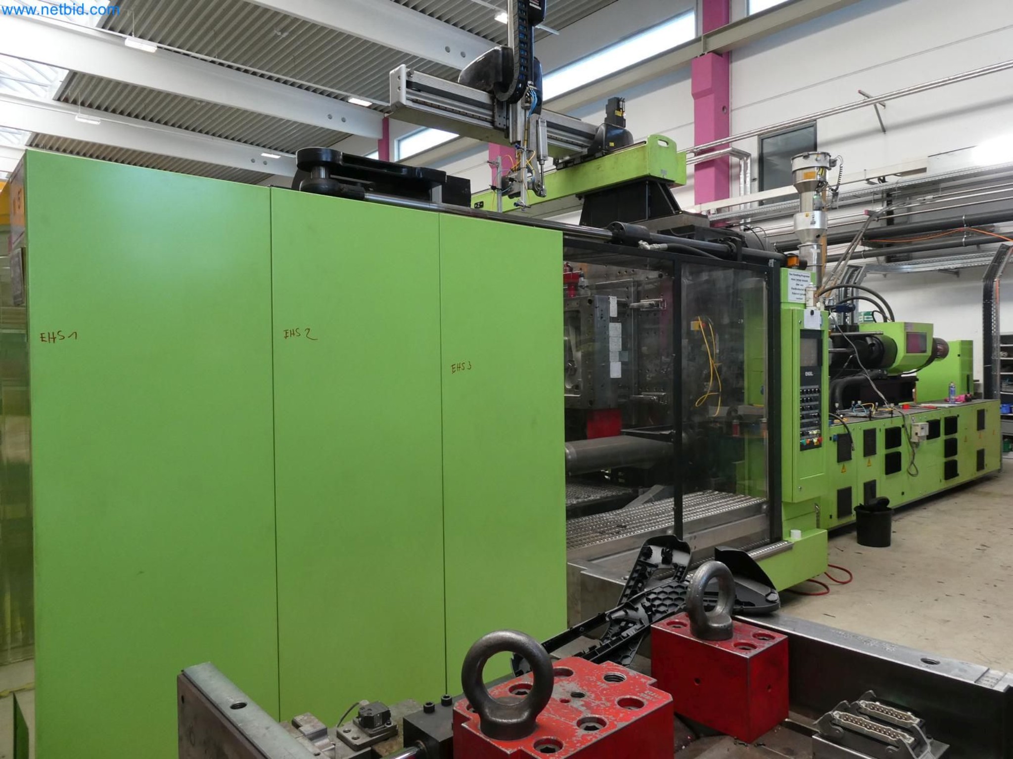 Engel Spritzgießmaschinen und Maschinen aus der Kunststoffindustrie-2