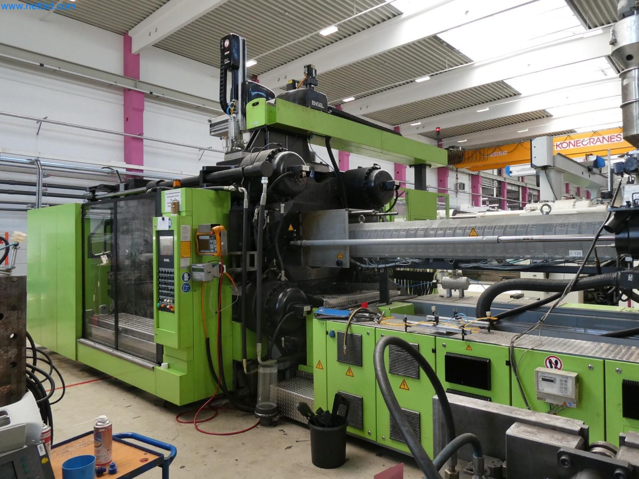 Engel Spritzgießmaschinen und Maschinen aus der Kunststoffindustrie-3