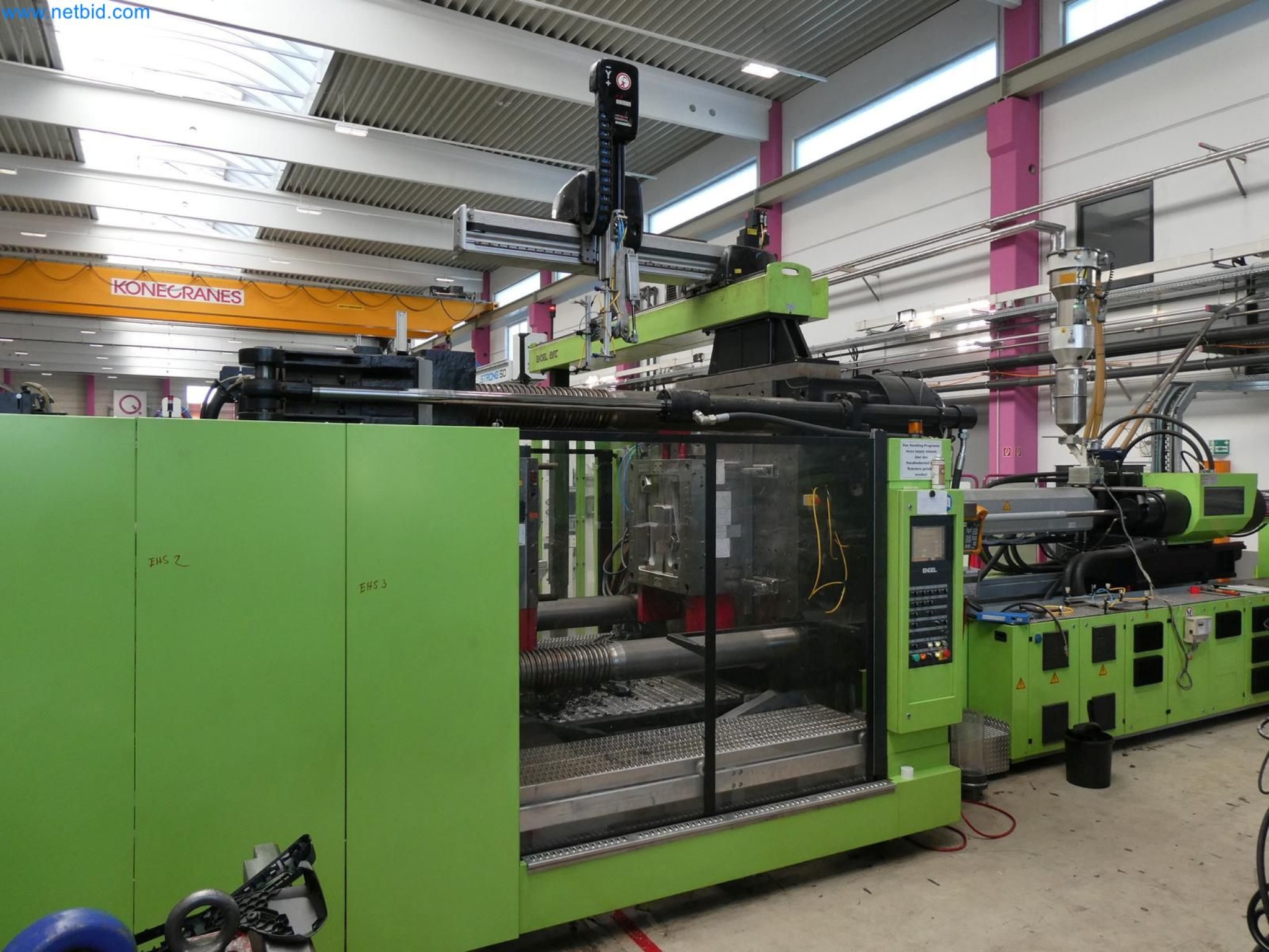 Engel Spritzgießmaschinen und Maschinen aus der Kunststoffindustrie-4