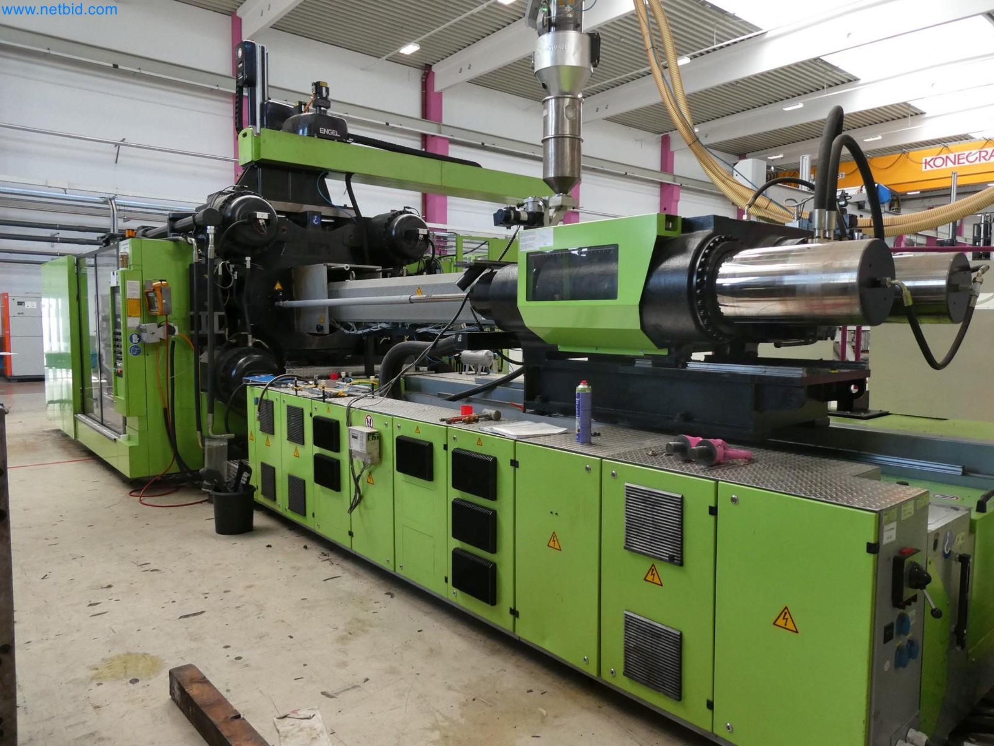 Engel Spritzgießmaschinen und Maschinen aus der Kunststoffindustrie-5