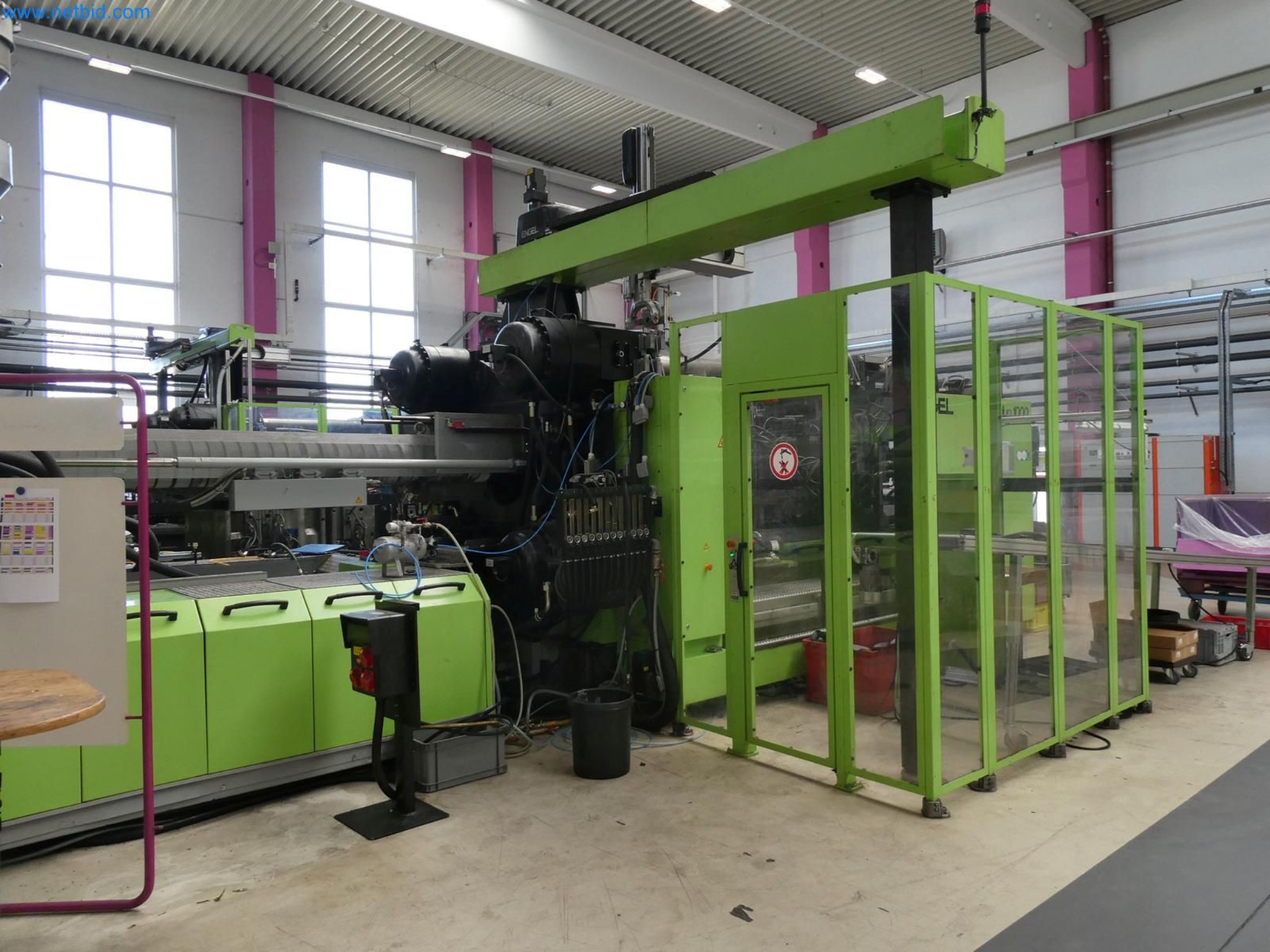 Engel Spritzgießmaschinen und Maschinen aus der Kunststoffindustrie-7