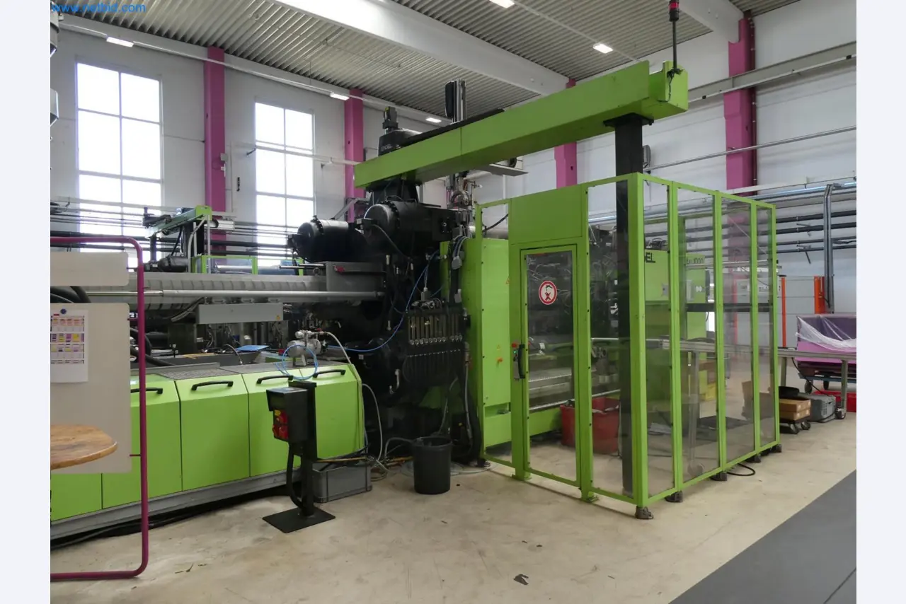 Engel Spritzgießmaschinen und Maschinen aus der Kunststoffindustrie-7