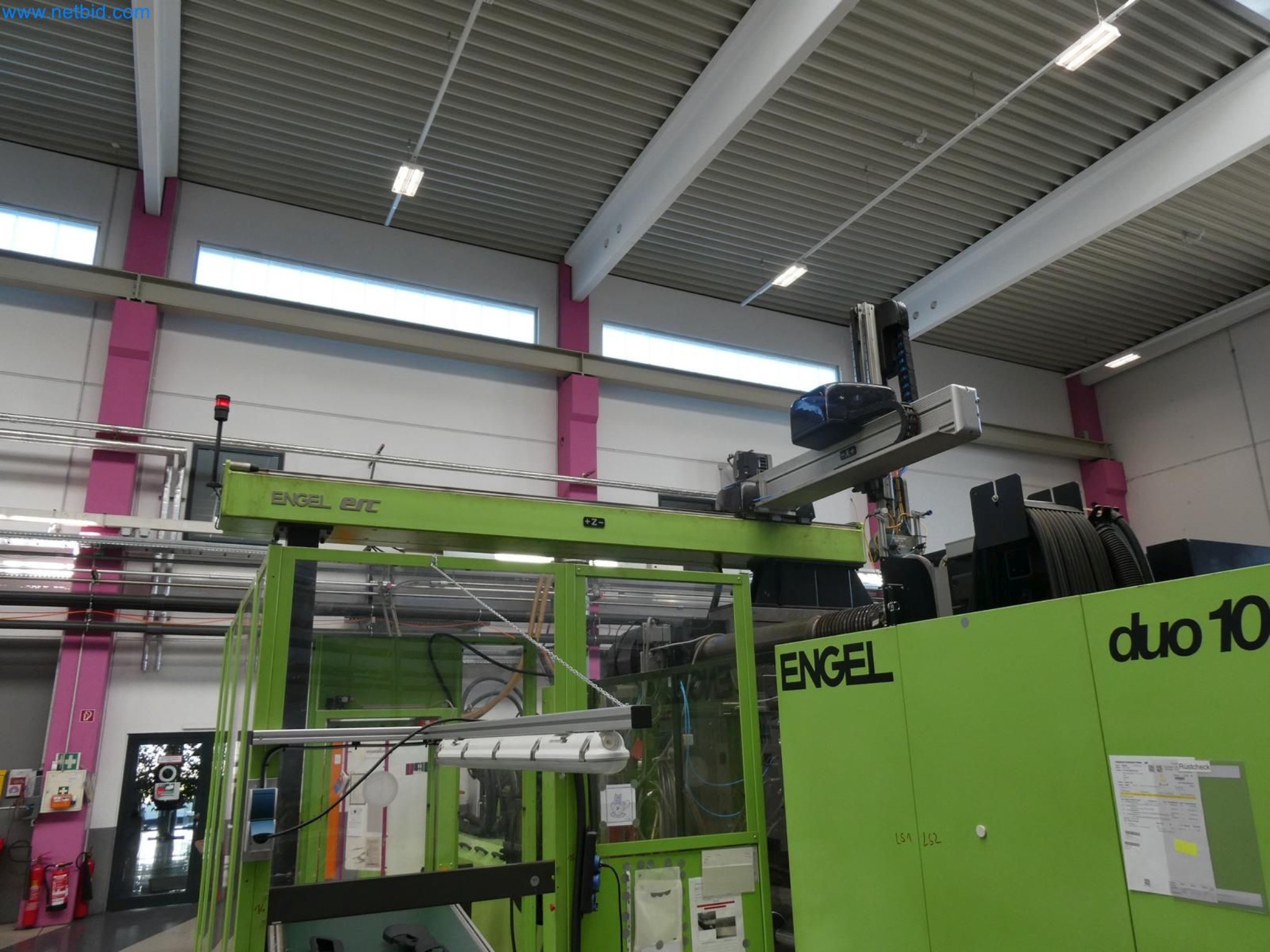 Engel Spritzgießmaschinen und Maschinen aus der Kunststoffindustrie-8