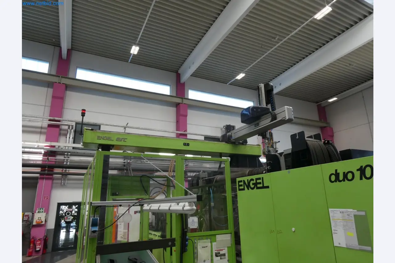 Engel Spritzgießmaschinen und Maschinen aus der Kunststoffindustrie-8
