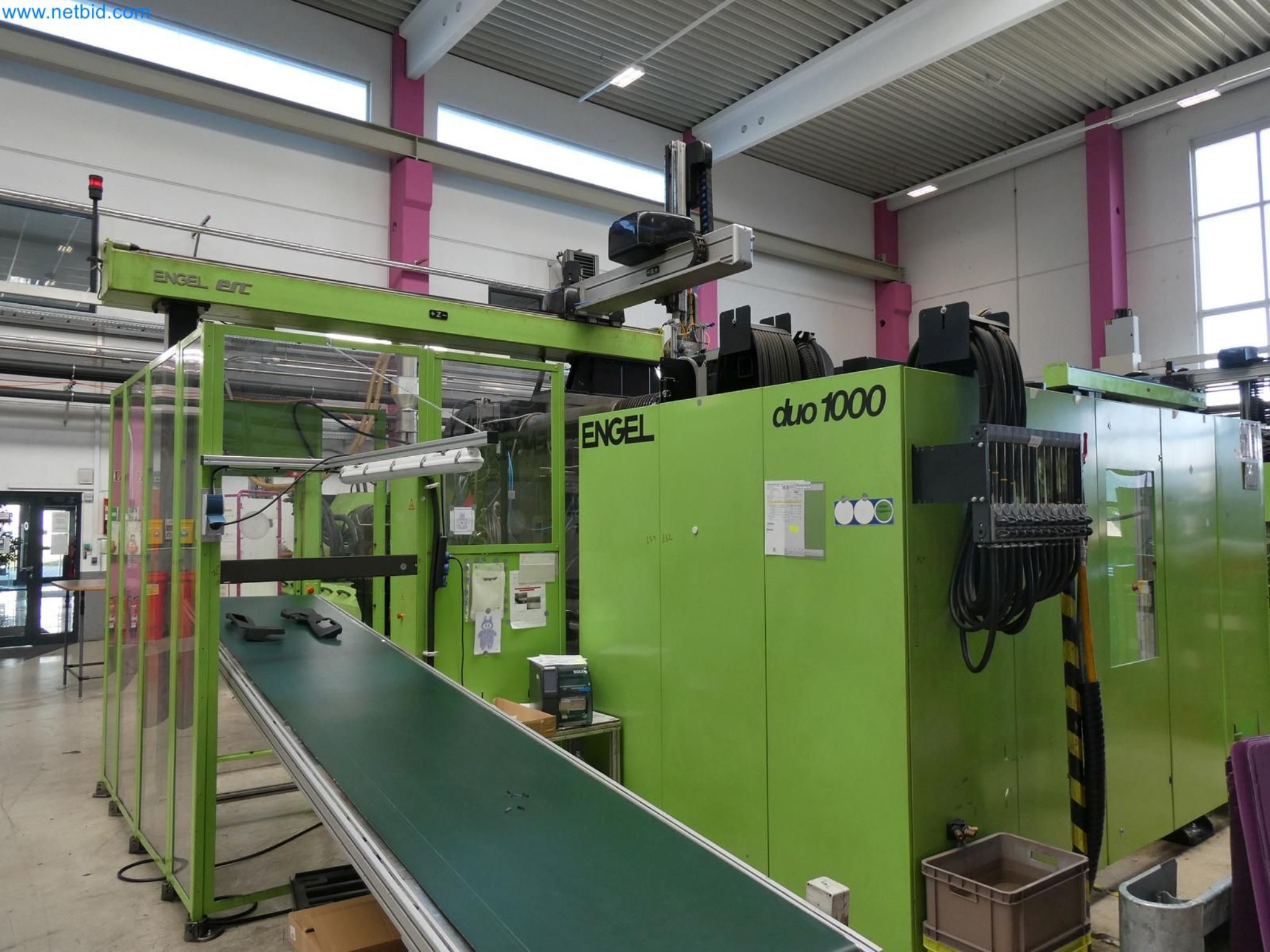Engel Spritzgießmaschinen und Maschinen aus der Kunststoffindustrie-9