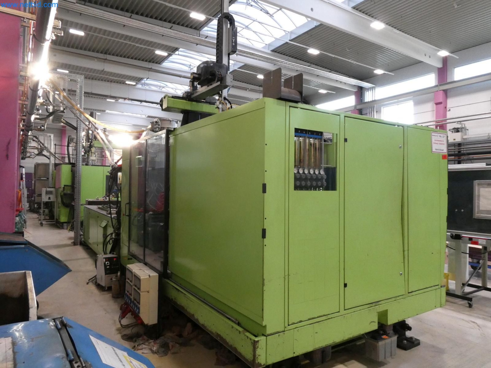 Engel Spritzgießmaschinen und Maschinen aus der Kunststoffindustrie-10