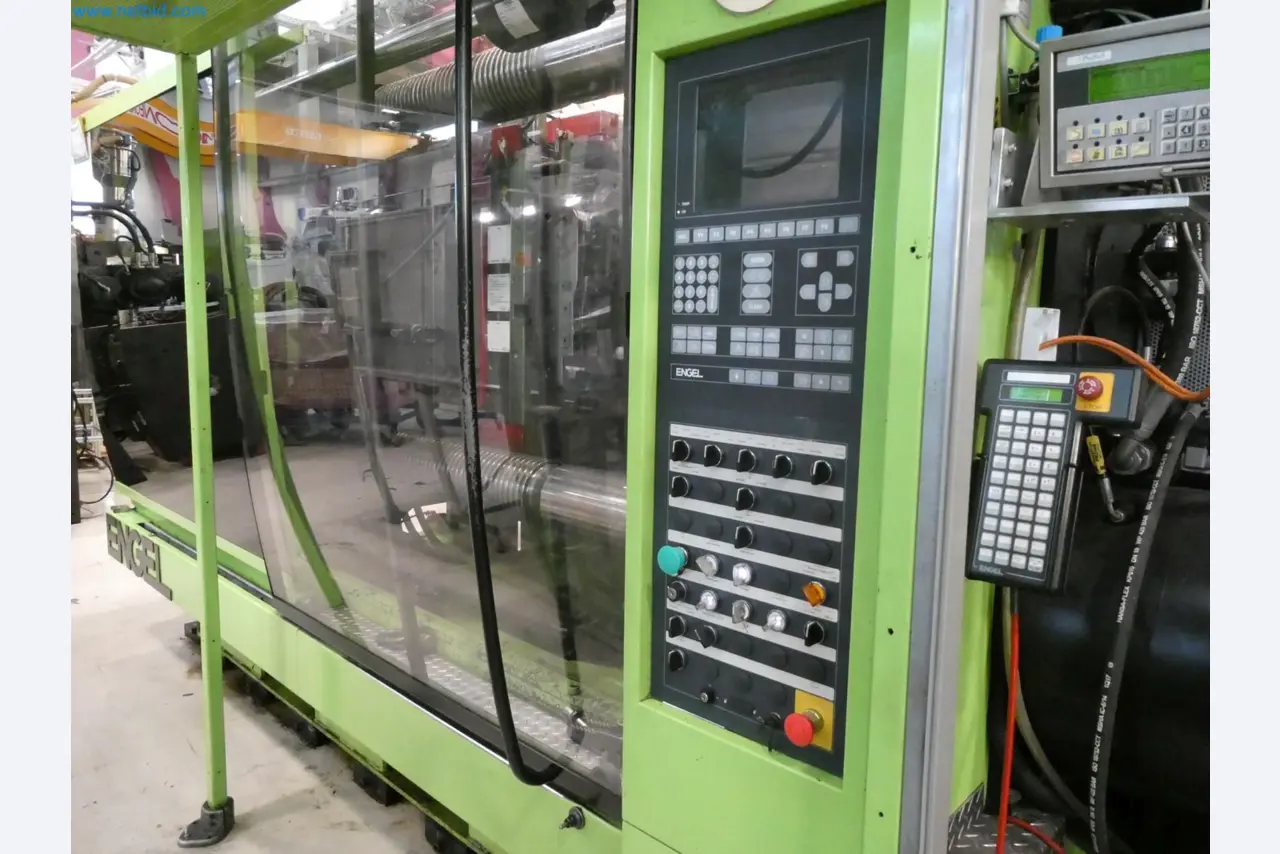 Engel Spritzgießmaschinen und Maschinen aus der Kunststoffindustrie-3