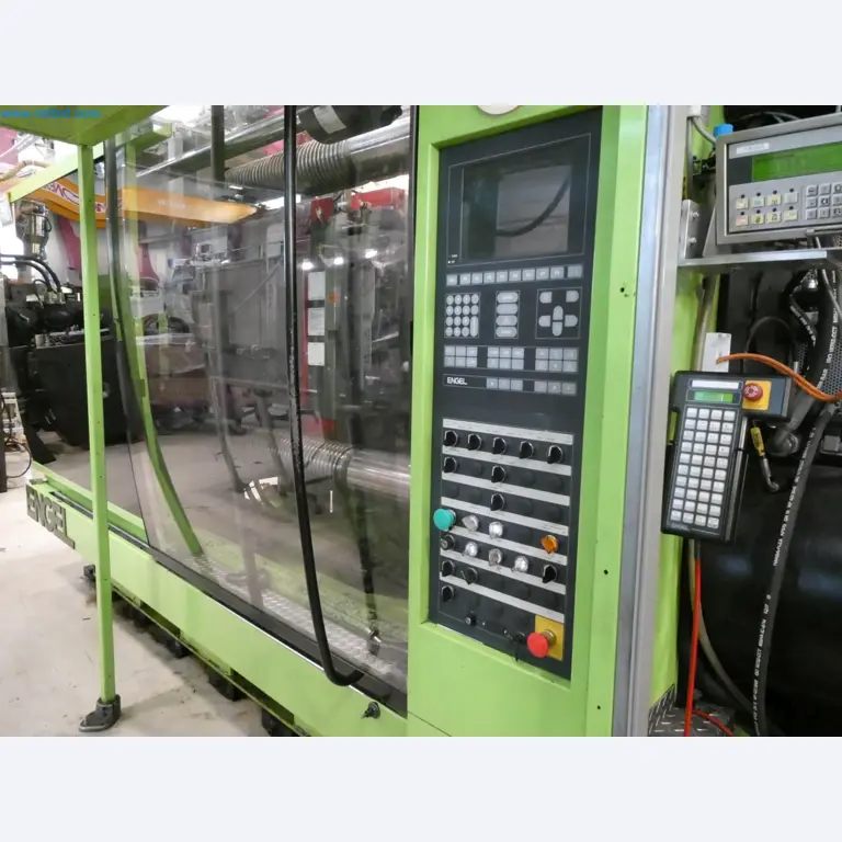 Engel Spritzgießmaschinen und Maschinen aus der Kunststoffindustrie-3