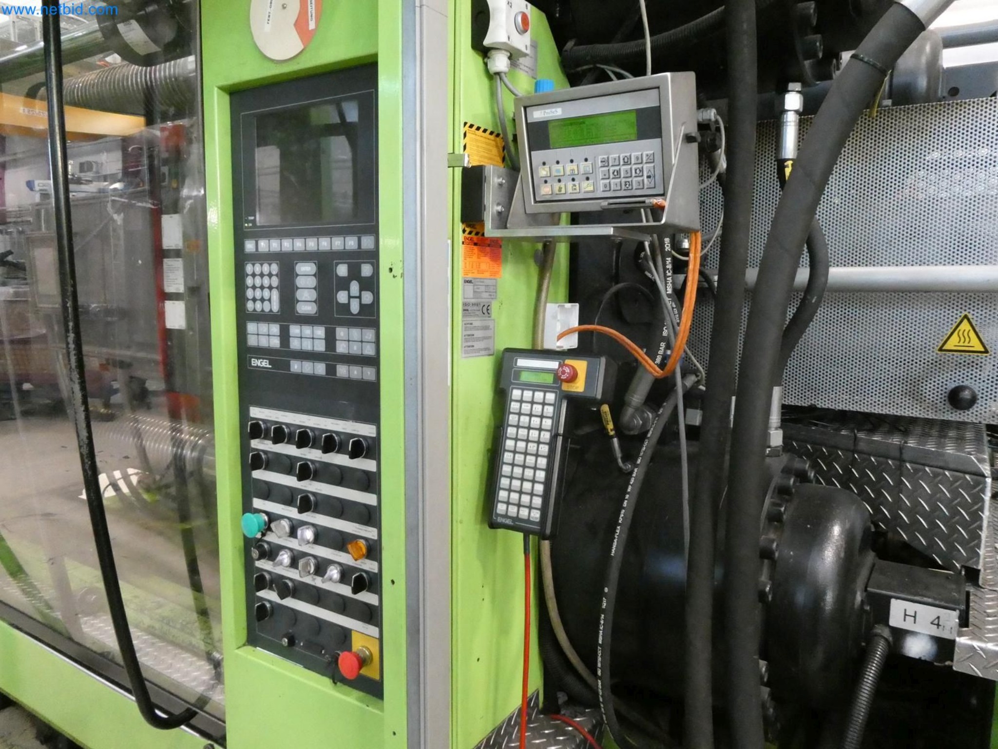 Engel Spritzgießmaschinen und Maschinen aus der Kunststoffindustrie-4